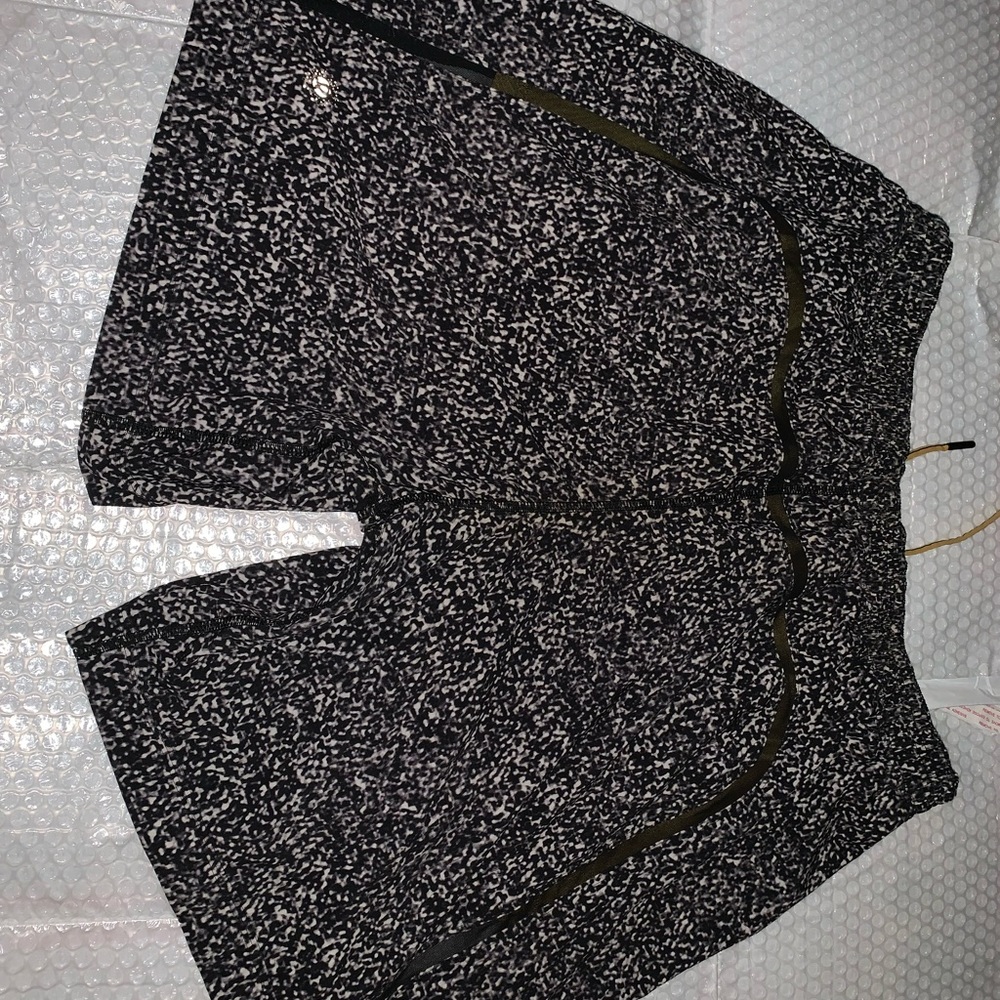 Lululemon Pacebreaker Shorts XXL Lined